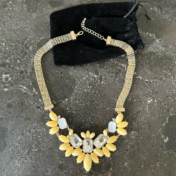 Beautiful statement jewelry piece. Dress up or down it’s GORGEOUS - Picture 6 of 6